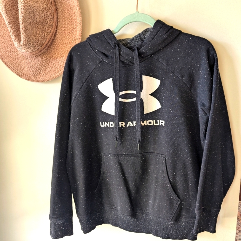 💕💕Under Armour black spek Hoodie size S